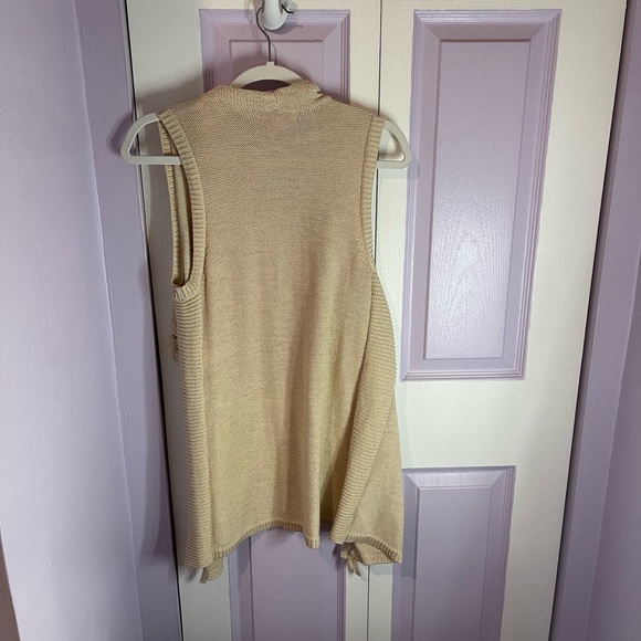 Lilly Pulitzer Abbott Sweater Vest - Picture 3 of 3